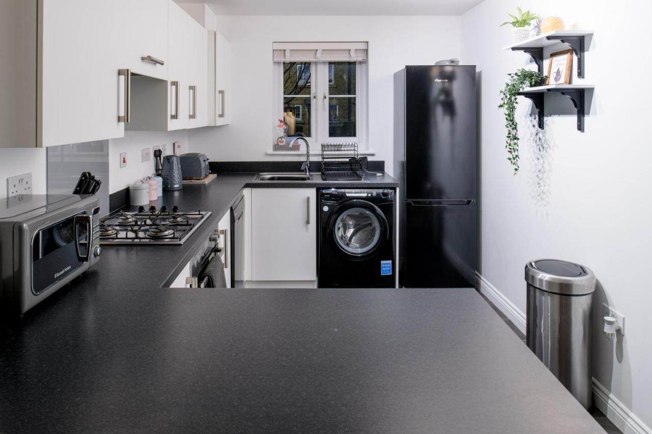 5 Bed House In Gloucester Hucclecote Exterior foto